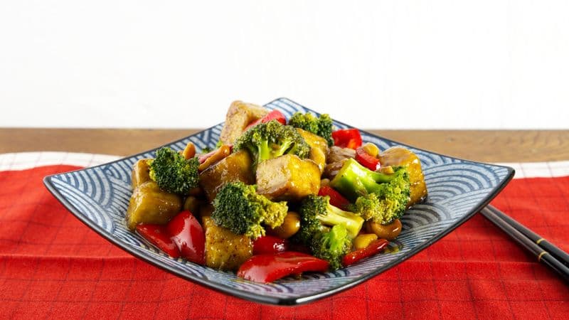 Broccoli, Cashew and Tofu Stir Fry 